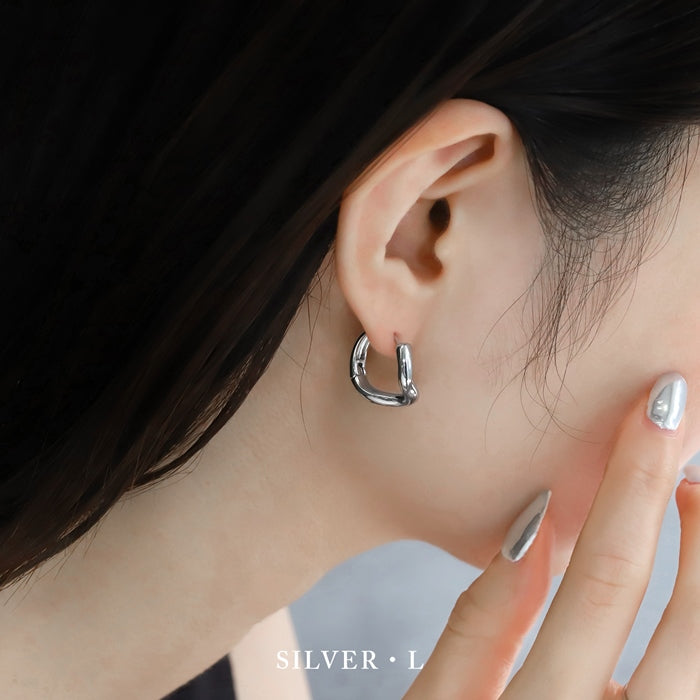 【廃盤】 fp-019 ピアス キャッチレス フープピアス リングピアス 金属アレルギー ニッケルフリー 18kコーティング 変形 歪み ひねり レディース シンプル ワンタッチピアス シルバー ゴールド おしゃれ かわいい 上品 きれいめ 耳たぶ  【両耳用・2個売り】